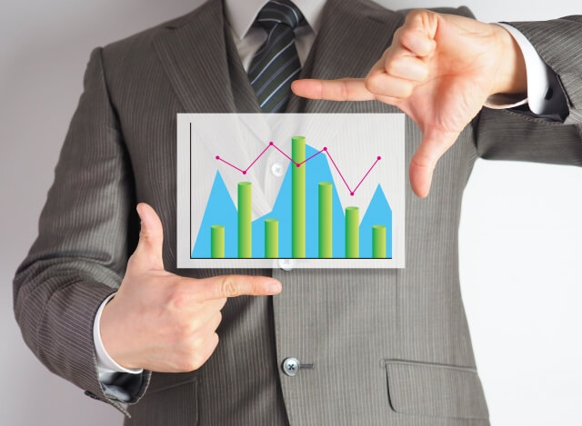 タブレットに表示されたビジネスグラフ